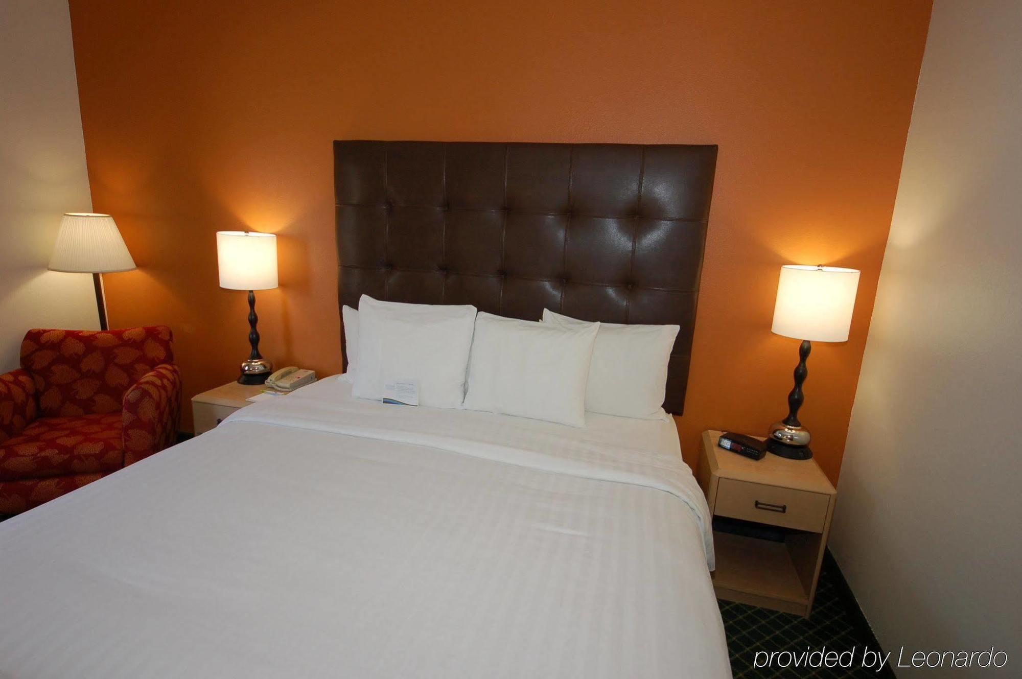 Comfort Inn & Suites North Dallas-Addison Room photo